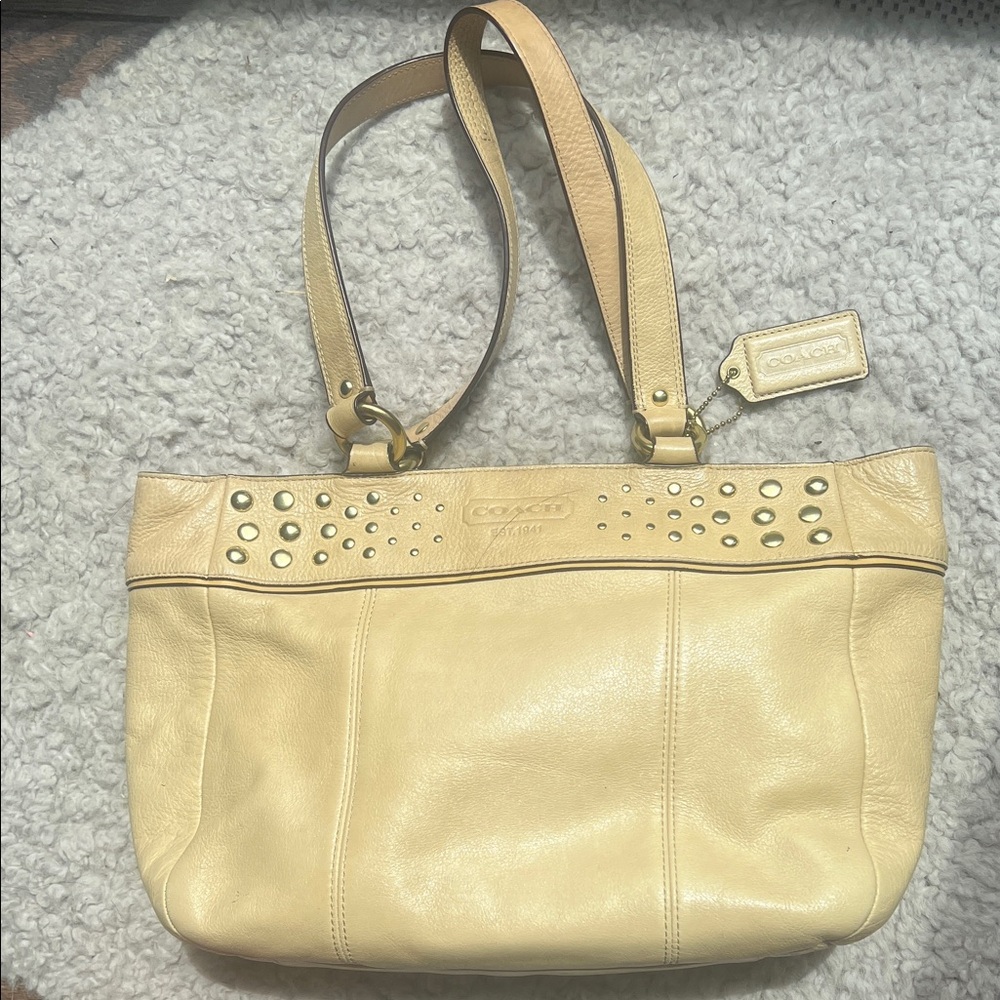 💛Coach Studded Leather Tote💛